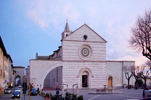 Assisi_Santa_Chiara_BW_3.jpg