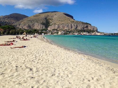 mondello-sicily1.jpg