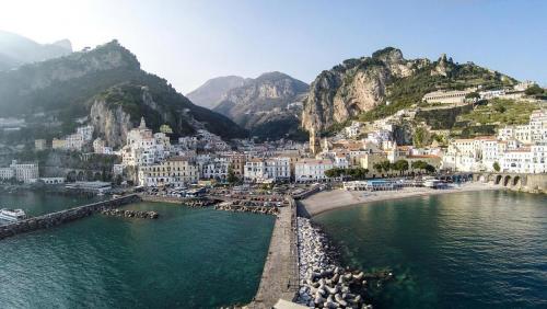 Amalfi-bay-Italia-by-iRus1.jpg