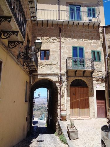 653_870_fixedwidth (11).jpg