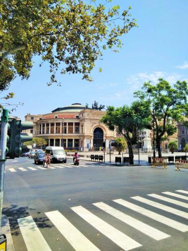 театр Политеама им. Гарибальди 1865г..jpg