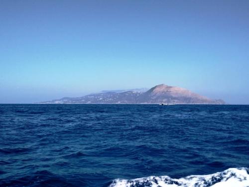 Вид с Капри на Соррентийский полуостров.jpg