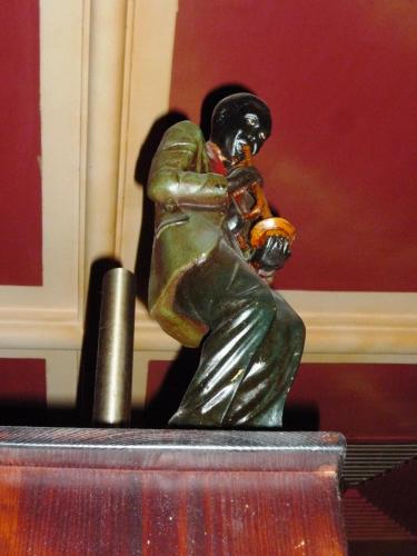 фигурки в ресторане 1.JPG