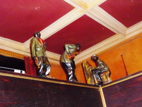 фигурки в ресторане 4.JPG