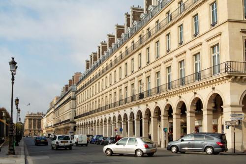 Rue_rivoli_à_Paris.jpg