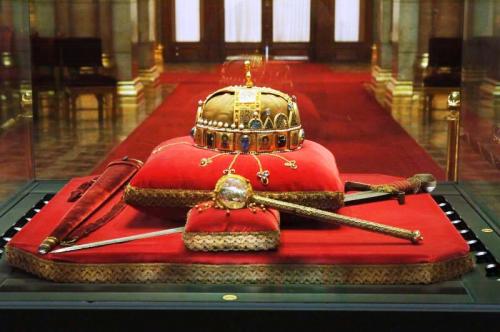Парламент Будапешт королевские регалии_1.jpg