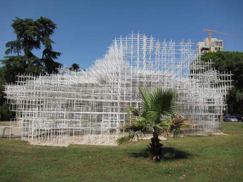 IMG_7677 из Лондона переехала арт-инсталляция архитектора Соу Фудзимото.JPG