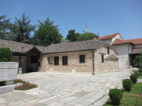 IMG_8414 двор церкви.JPG