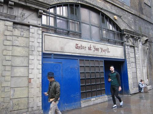 В основном все проходят мимо.JPG