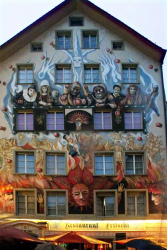 17.09.3178а. Огненный дом - ресторан Фрисчи..jpg