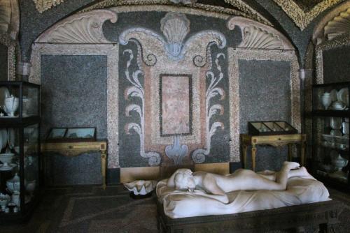 17.09.7351а. Ракушечный грот во дворце Боррмео..jpg