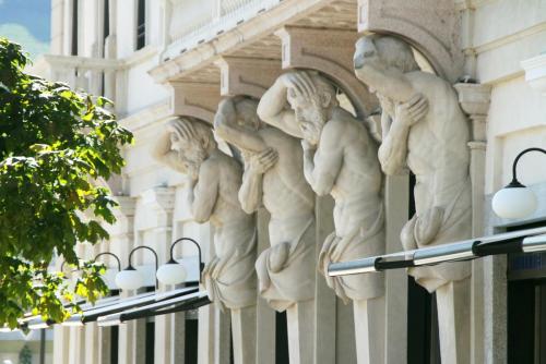 17.09.7566а. Небо над Лугано в надёжных руках..jpg