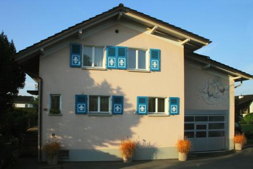 17.09.7989а. Утро в австрийской деревне..jpg