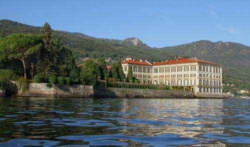 17.09.7184а. Дворец Борромео на острове Изола Белла..jpg