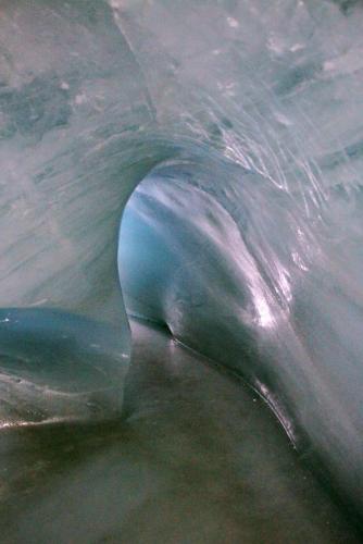 17.09.3796а. Галерея внутри ледника Алетч..jpg