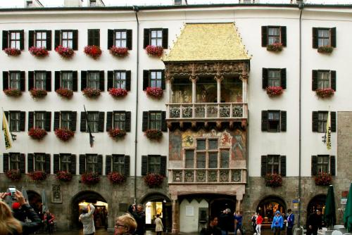 17.09.9276а. Дом под золотой крышей..jpg