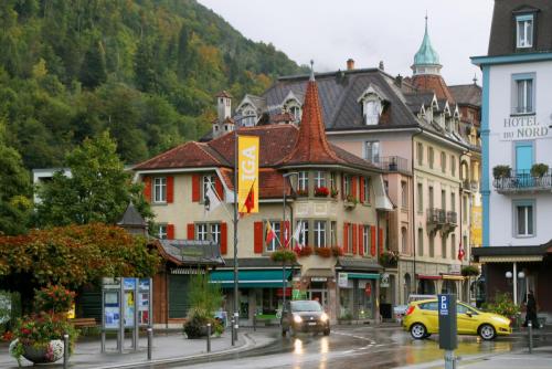 17.09.3491а. Всё для туристов..jpg