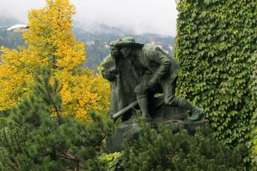 17.09.9372а. Отец и сын - памятник освободителям Тироля..jpg