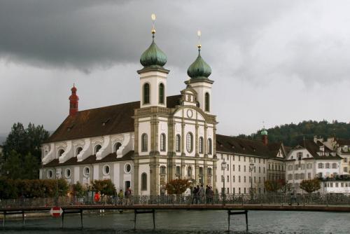 17.09.3027а. Собор Иезуитов - первый в Швейцарии собор в стиле барокко..jpg