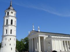 Кафедральная площадь,центр Вильнюса и традиционное место встречи для групп