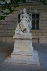 2400.Будапешт.Памятник Палне Вереш (Veres Pálné szobra)