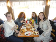 Делимся приятными впечатляниеми о Праге за обедом на кораблике по Влтаве