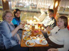 Обедаем и расслабляемся на кораблике по Влтаве