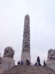 Центральная фигура — Монолит (Monolitten)Фрогнер парк