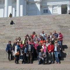Дружная группа на сенатской площади в Хельсинки