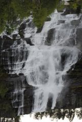 Ступенчатый водопад Твиндефоссен с очень вкусной, питьевой водой