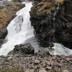 Водопады с кристальной водой