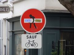 Необычные дорожные знаки Парижа