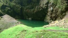 Пещеры Пунква. Озеро у подножия пропасти Мацоха.