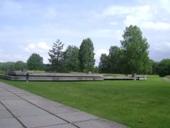 Мемориал "Хатынь" на месте одноимённой деревни, уничтоженной гитлеровцами до основания