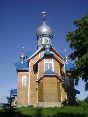 Православная церквушка около гостиницы в д. Каменюки