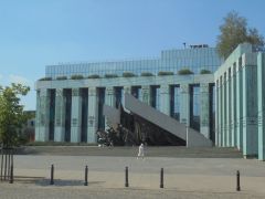 Памятник, видимо, польской армии, освобождавшей страну от фашизма вол время II Мировой войны